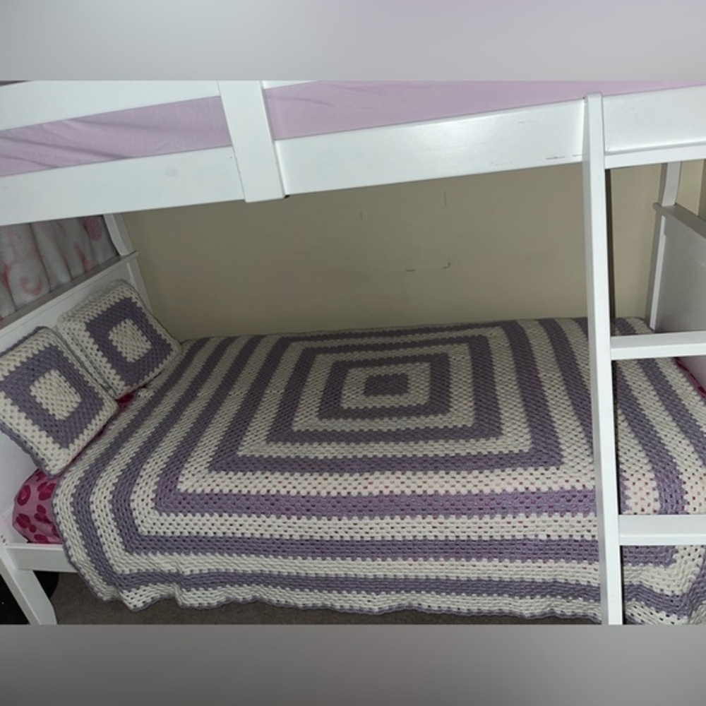 HANDMADE Crocheted Blanket & 2 Decor Pillows‎